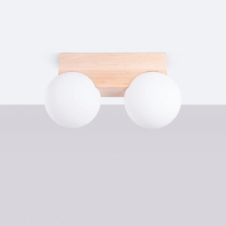 Applique plafonnier bulbo 2 en bois naturel avec deux globes en verre dépoli forme minimaliste et combinaison naturelle