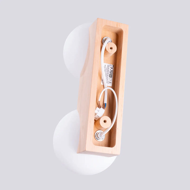 Luminaire plafonnier bulbo 2 en bois naturel avec applique plafonnier en combinaison naturelle et forme minimaliste