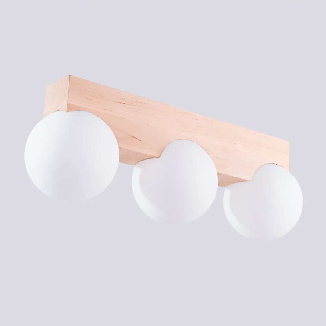 Applique plafonnier bulbo 3 en bois naturel avec trois globes en verre dépoli pour une forme minimaliste et combinaison naturelle