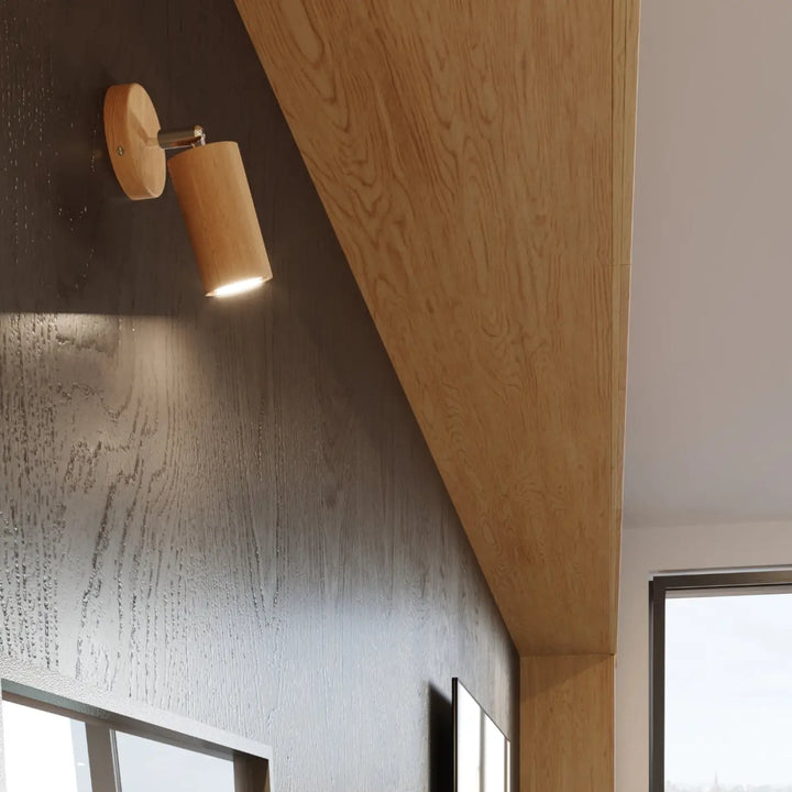 Plafonnier berg 3 en bois naturel avec abat-jours mobiles et ampoules interchangeables offrant une lumière douce
