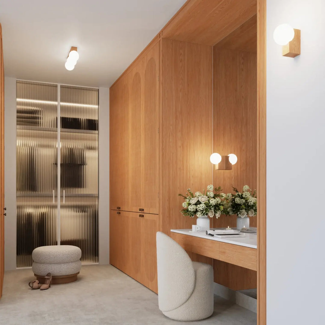 Plafonnier bulbo 4 en bois naturel avec forme minimaliste intégrée à une combinaison naturelle moderne