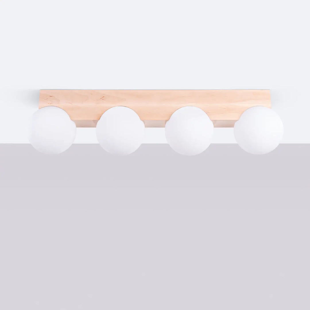 Plafonnier bulbo 4 en bois naturel avec quatre globes en verre givré et forme minimaliste pour une combinaison naturelle