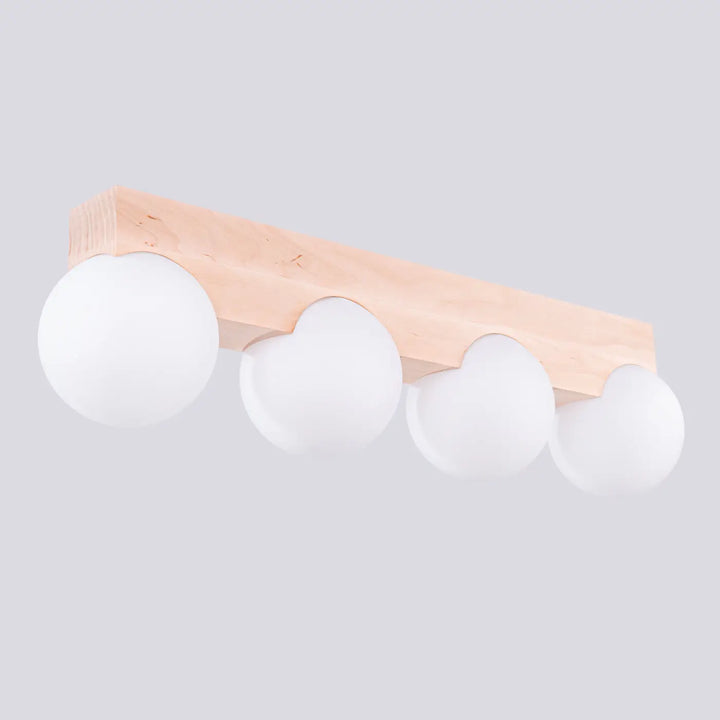 Plafonnier bulbo en bois naturel avec quatre globes en verre dépoli forme minimaliste et combinaison naturelle