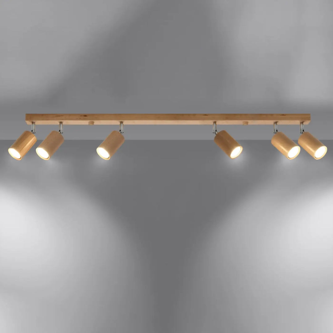 Luminaire plafonnier berg 6 en bois naturel avec cinq abat-jours berg cylindriques en forme simple sur barre en bois