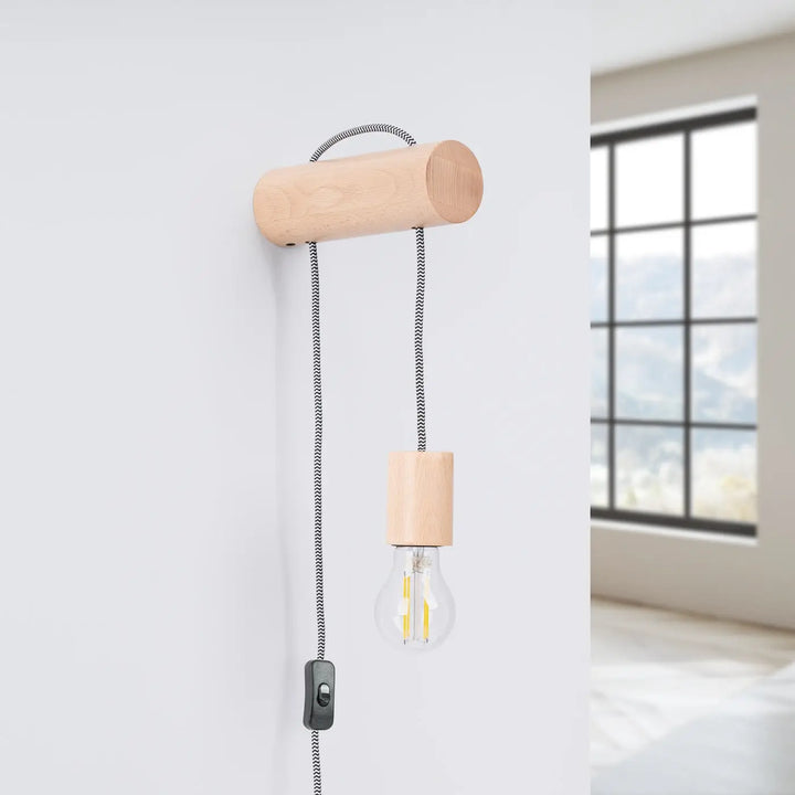 L’applique murale cheminée nimbi en bois naturel avec socle cylindrique et ampoule led filament exposée