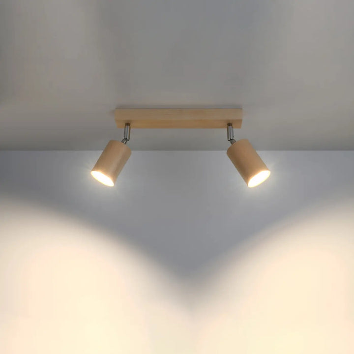 Luminaire plafonnier berg 2 avec abat-jours berg en bois naturel et deux têtes cylindriques ajustables à forme simple