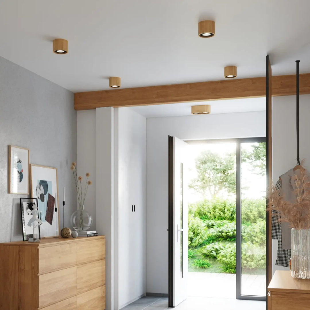 Plafonnier basic 1 en bois nature avec quatre lampes cylindriques et led encastrées pour sentez mieux