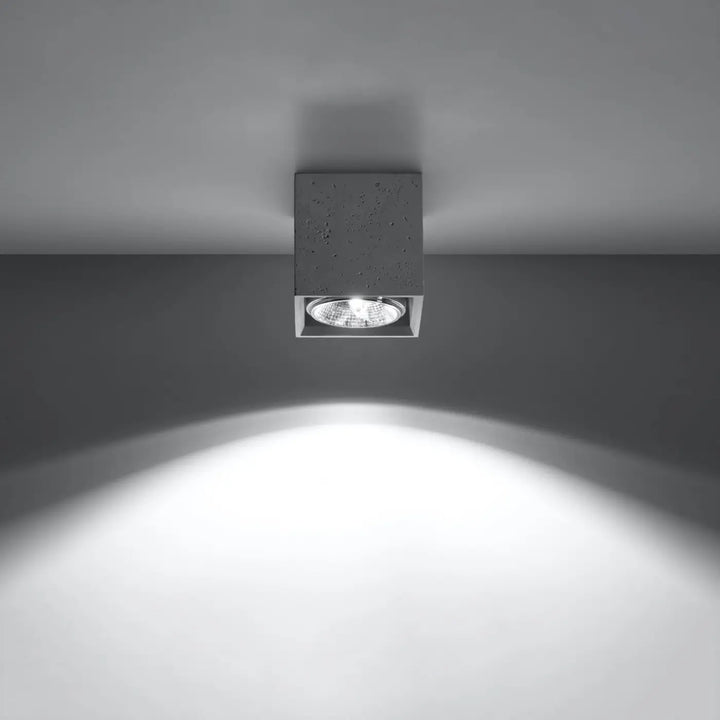 Plafonnier valde carré en béton durable avec spot encastré lumineux facile à nettoyer pour intérieur moderne