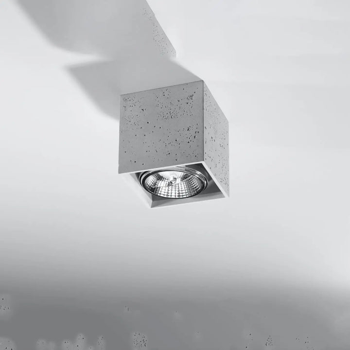 Plafonnier valde en béton durable avec texture béton et ampoule métallique réfléchissante facile à nettoyer