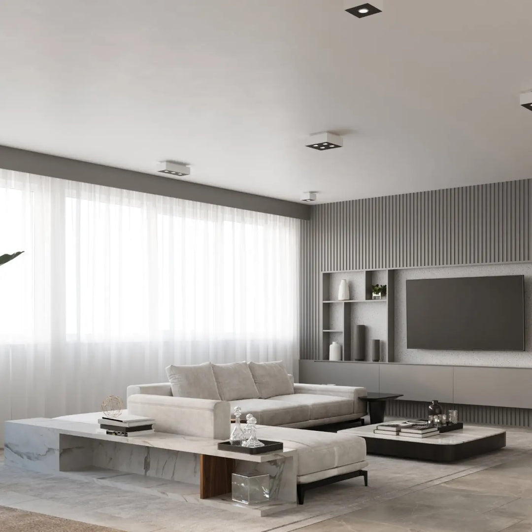 Luminaire plafonnier moderne mono blanc dans un salon minimaliste avec spot allongé et sources lumineuses élégantes