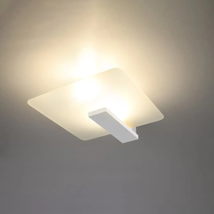 Plafonnier lappo blanc moderne avec diffuseur en verre dépoli et design minimaliste adapté aux lampes surprenantes bois suspendu