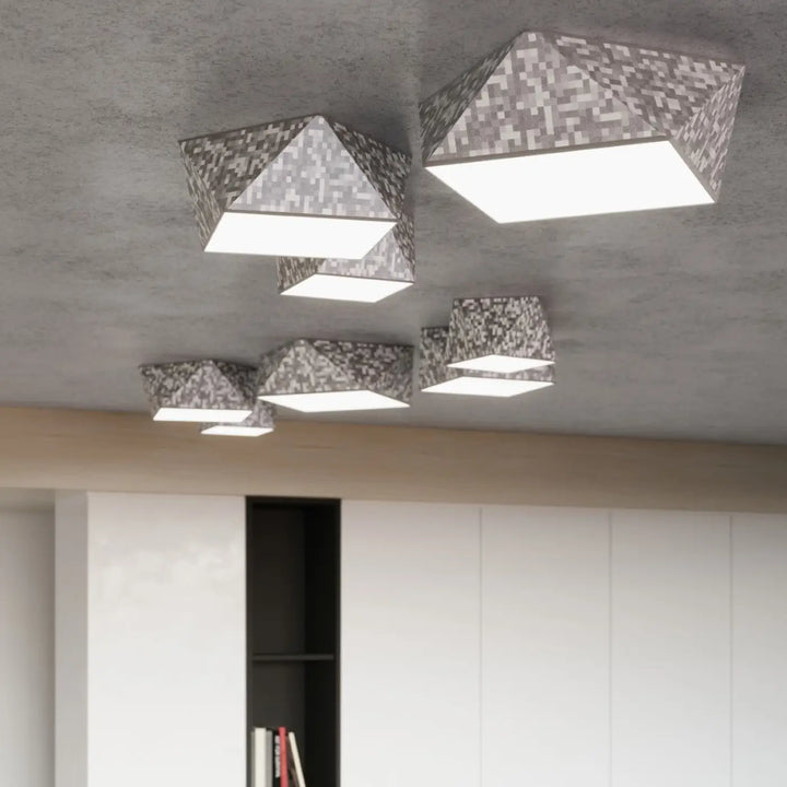 Plafonnier hexa 25 argent avec lumières géométriques modernes et panneaux carrés éclairés en motif gris et blanc pixelisé