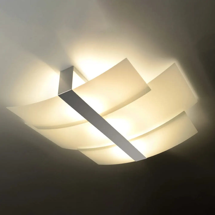 Plafonnier fonctionnel luminaire plafonnier celia chrome avec panneaux de verre dépoli incurvés et cadre métallique élégant