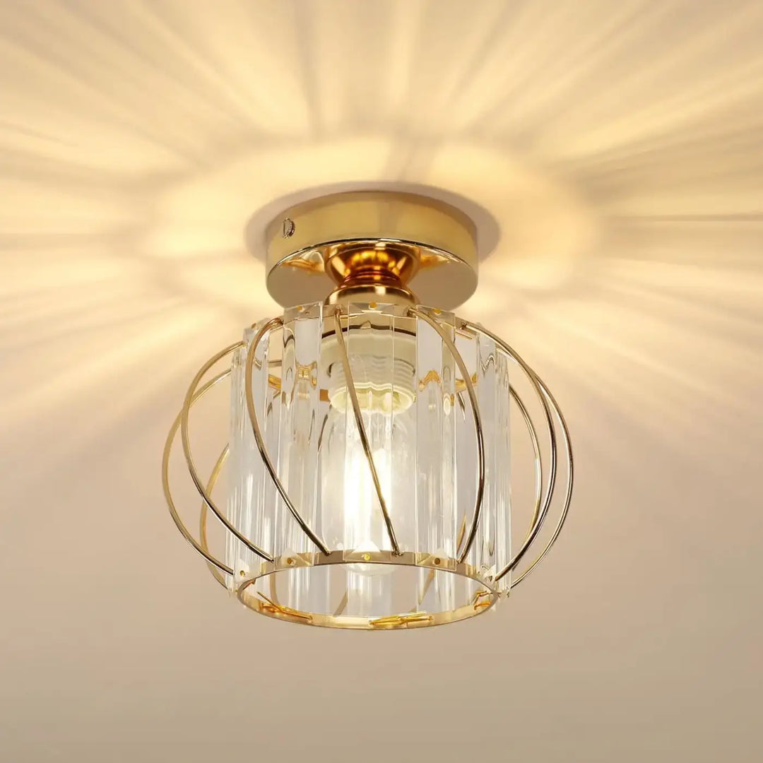 Luminaire plafonnier veloria avec cadre métallique doré et cristaux transparents verticaux en cage élégante