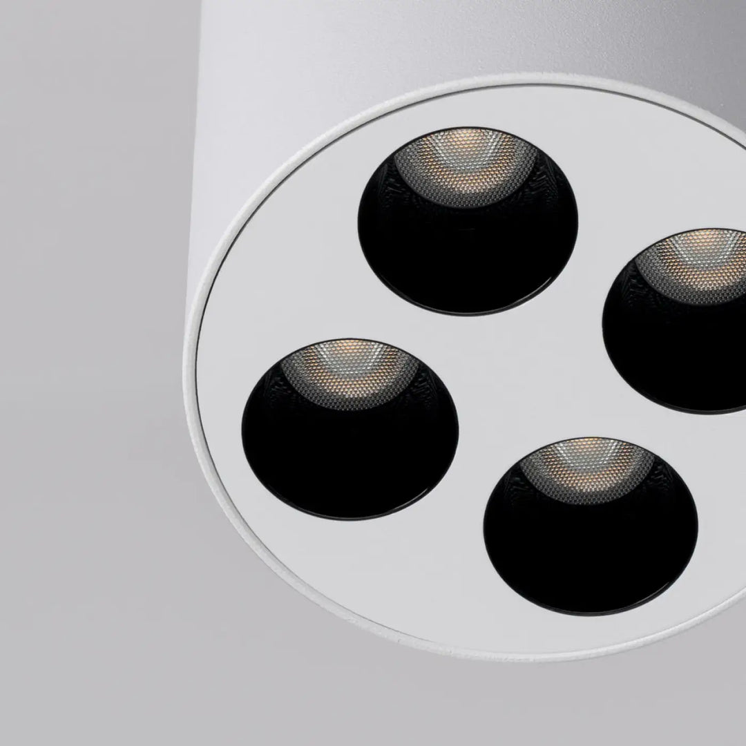 Luminaire plafonnier zoe led blanc avec quatre lentilles noires à motif mesh design moderne et combinaison parfaite
