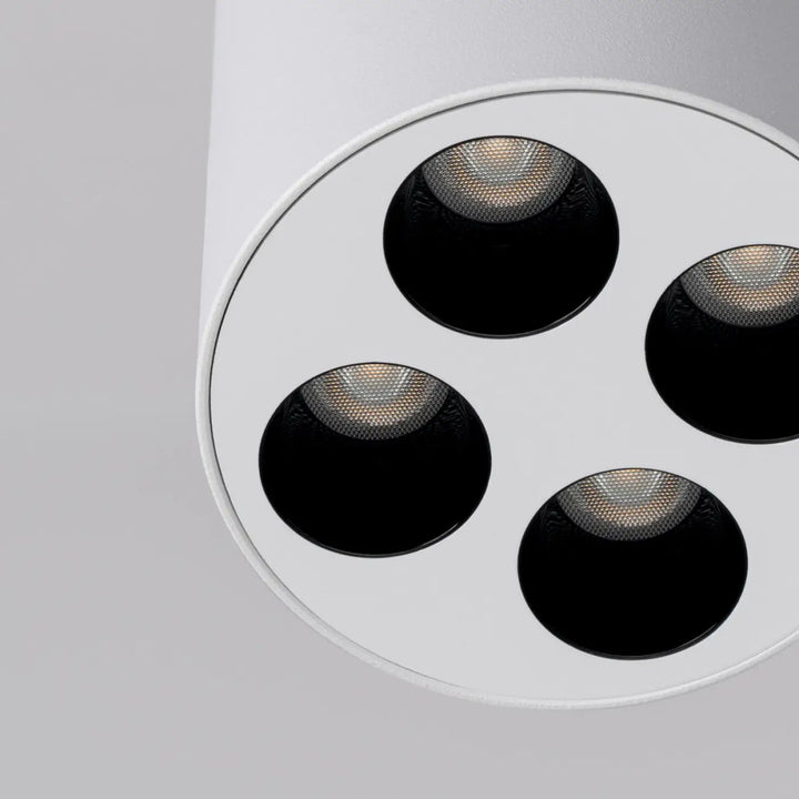 Luminaire plafonnier zoe led blanc avec quatre lentilles noires à motif mesh design moderne et combinaison parfaite