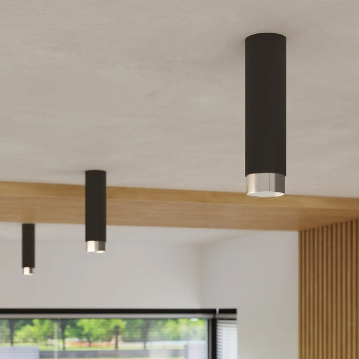 Luminaire plafonnier plafond nero noir chrom avec design moderne cylindre noir et base metallique argentée élégante