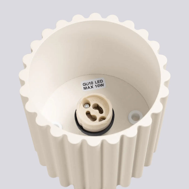 Luminaire plafonnier aura 1 beige avec porte-lampe en céramique crème forme unique inspirée et douille gu10 led max 10w