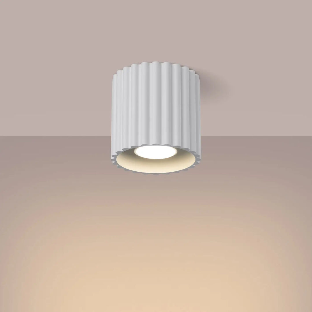 Luminaire plafonnier aura 1 blanc avec forme unique inspirée et éclairage encastré cylindrique à flancs blancs et lumière chaude