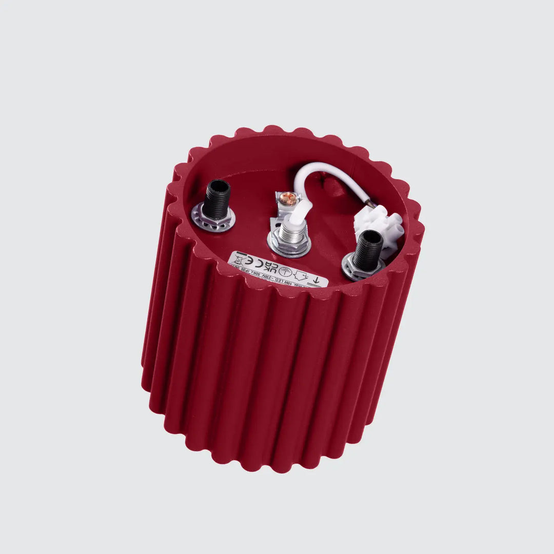 Luminaire plafonnier aura 1 bordeaux avec dissipateur thermique cylindrique rouge forme unique inspirée