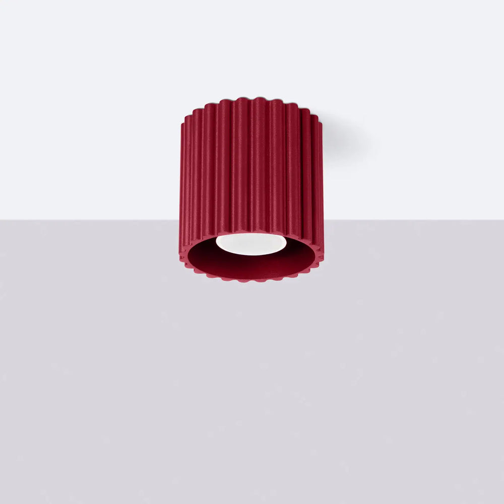 Luminaire plafonnier aura 1 bordeaux avec forme unique inspirée cylindre rouge profond et ampoule blanche centrale