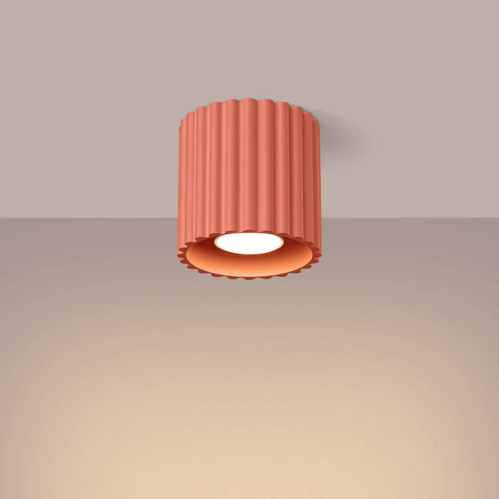 Luminaire plafonnier aura 1 peach avec forme unique inspirée corail flûté cylindrique et lumière chaude intégrée
