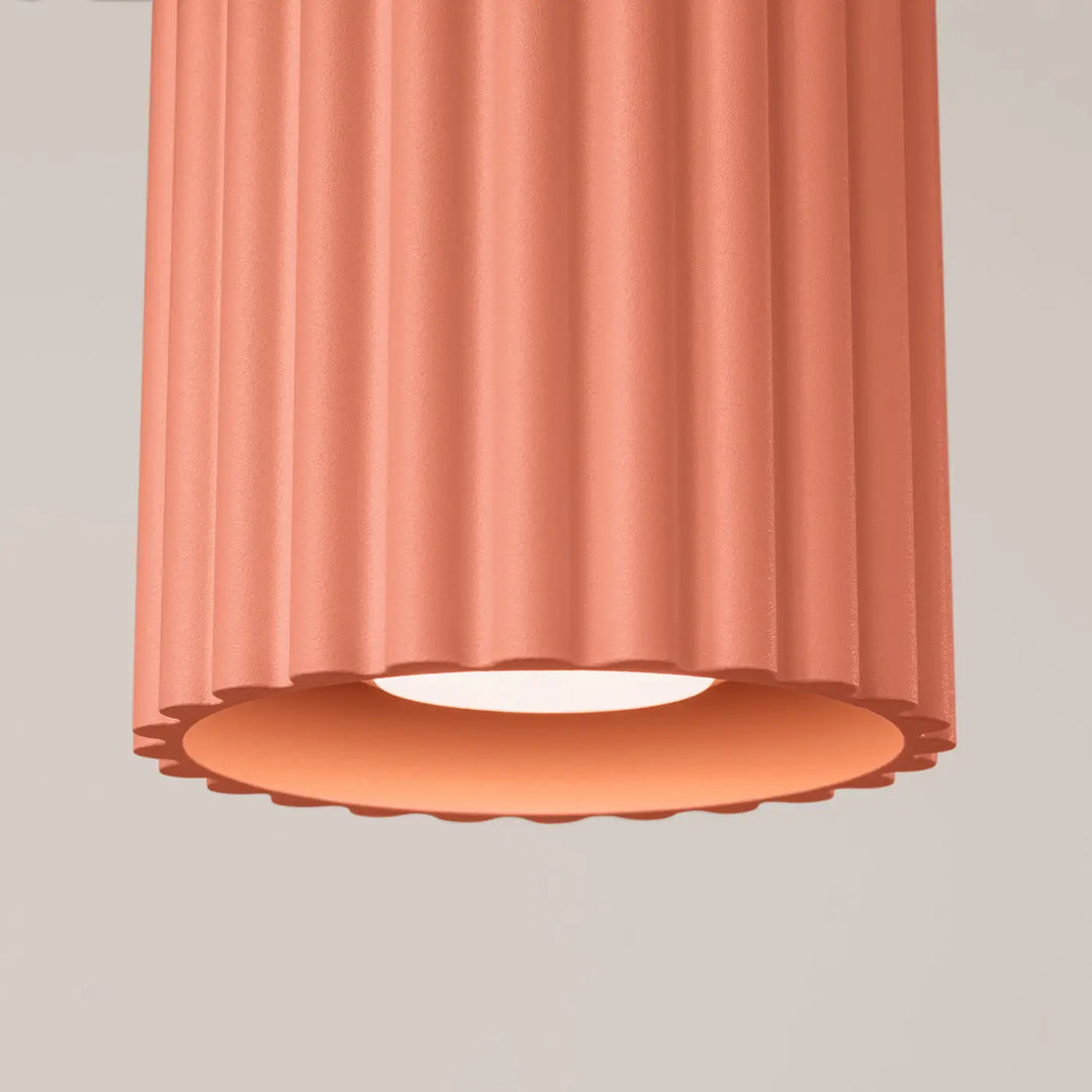 Luminaire plafonnier aura 1 en corail avec forme unique inspirée et bords festonnés pour un éclairage élégant