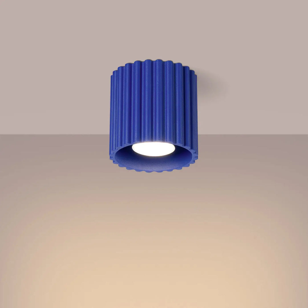 Luminaire plafonnier aura 1 ultramarine bleu vif avec led encastrée et forme unique inspirée ondulée
