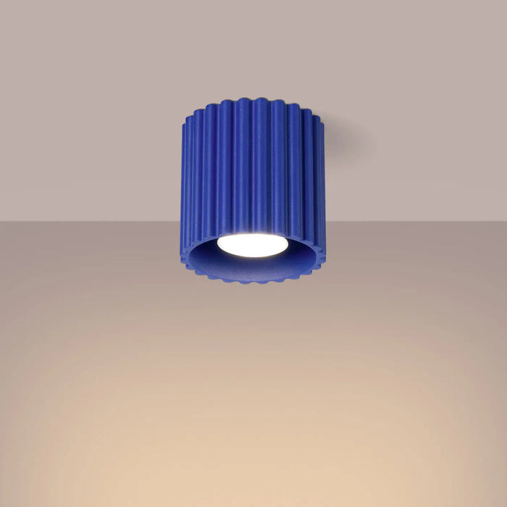 Luminaire plafonnier aura 1 ultramarine bleu vif avec led encastrée et forme unique inspirée ondulée