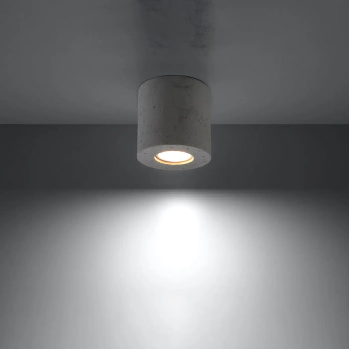 Plafonnier orbis béton en forme cylindrique avec lumière chaude circulaire pour un éclairage moderne