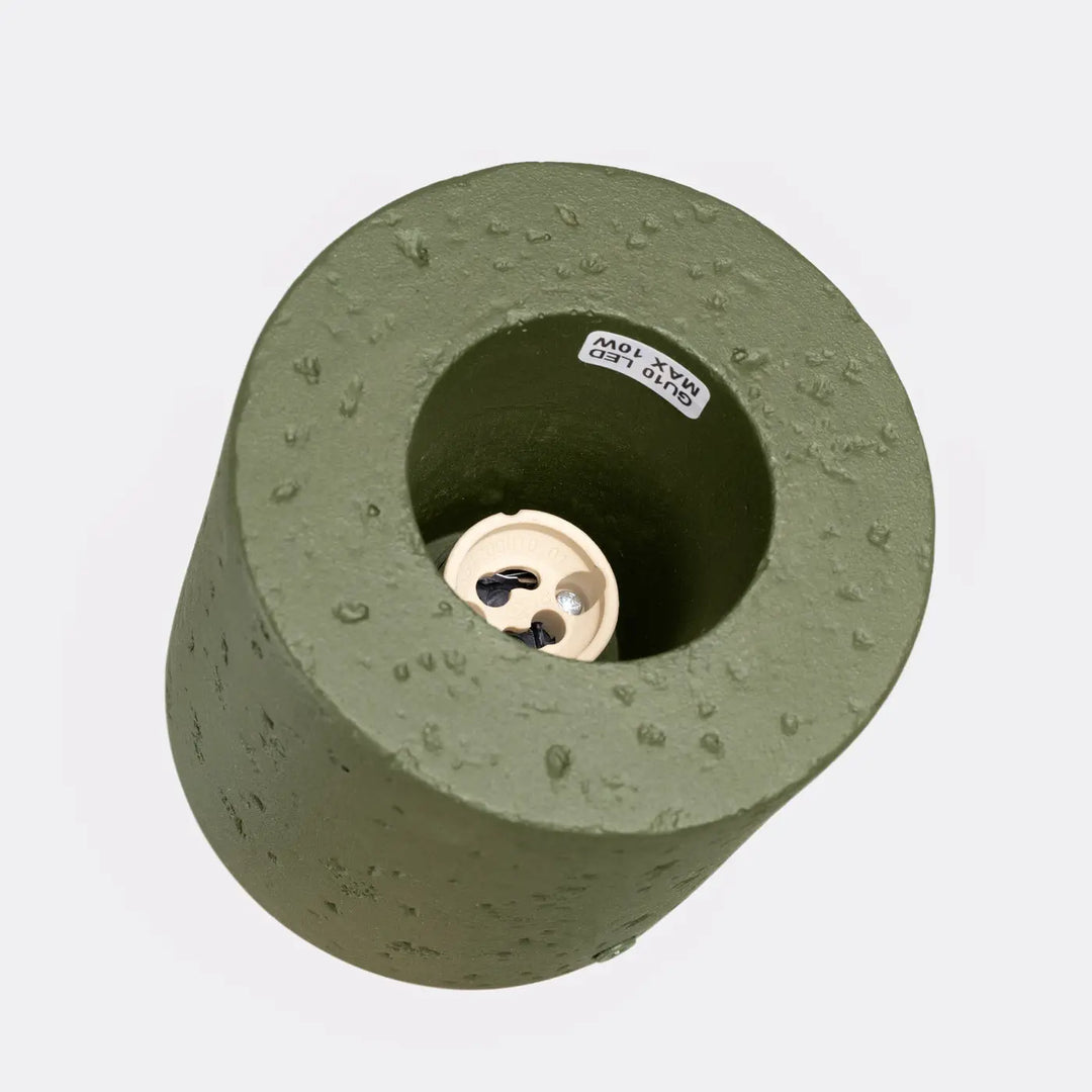 Plafonnier orbis vert olive avec boîtier cylindrique texturé en led et douille interne beige pour design contemporain