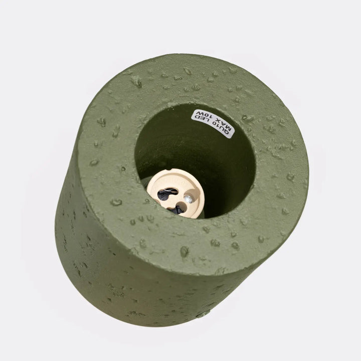 Plafonnier orbis vert olive avec boîtier cylindrique texturé en led et douille interne beige pour design contemporain