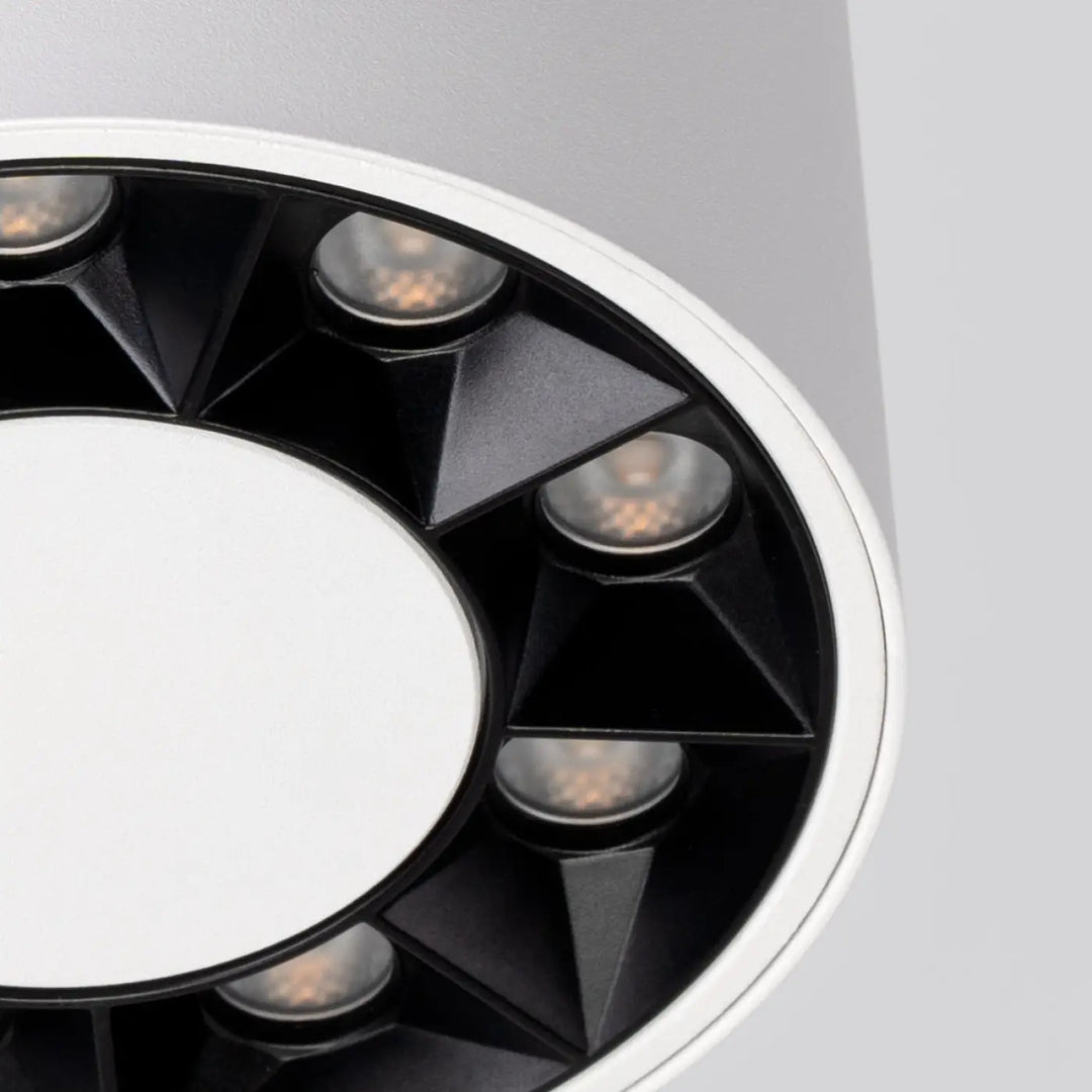 Plafonnier dio led blanc avec cadre circulaire moderne et accents noirs en forme detoile pour un caractère loft élégant