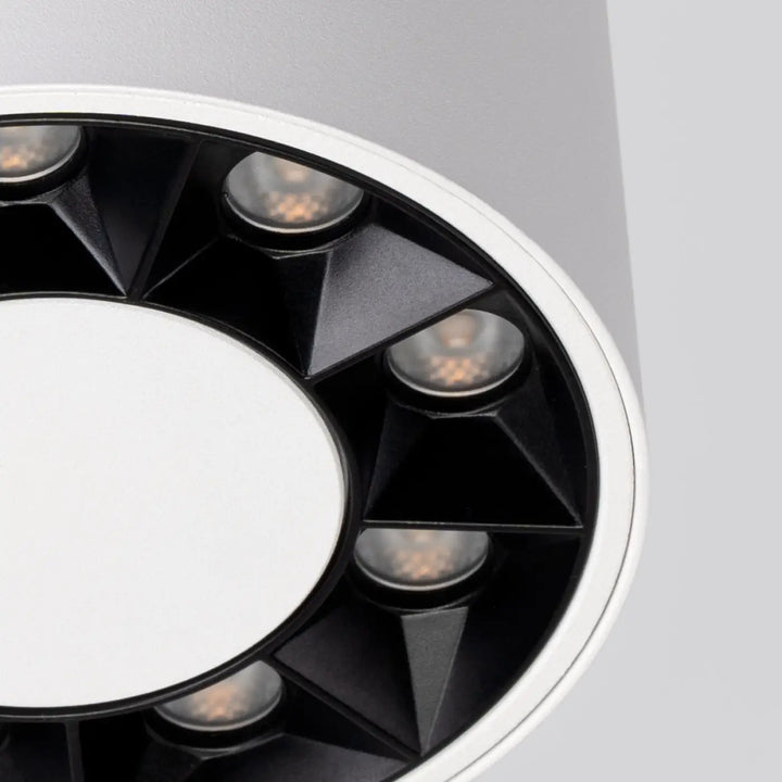 Plafonnier dio led blanc avec cadre circulaire moderne et accents noirs en forme detoile pour un caractère loft élégant