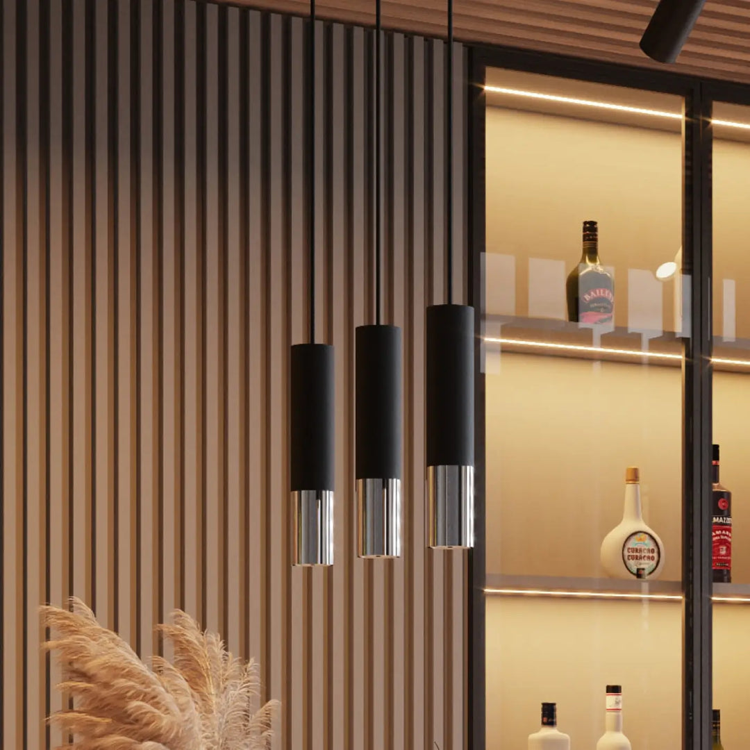 Trois luminaires plafonniers loopez noir cylindriques modernes avec accents métalliques brillants chromés suspendus au plafond