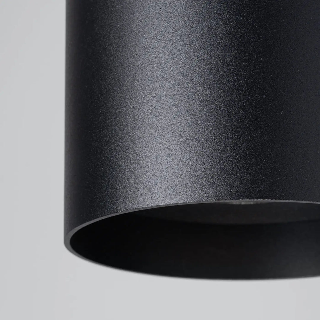 Luminaire plafonnier mika moderne en finition matte noire allie simplicité et design cylindrique élégant