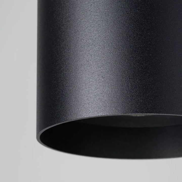 Luminaire plafonnier mika moderne en finition matte noire allie simplicité et design cylindrique élégant