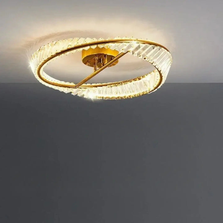 Luminaire plafonnier atlys en cercles concentriques dorés avec éléments cristallins facettés pour un plafonnier design élégant