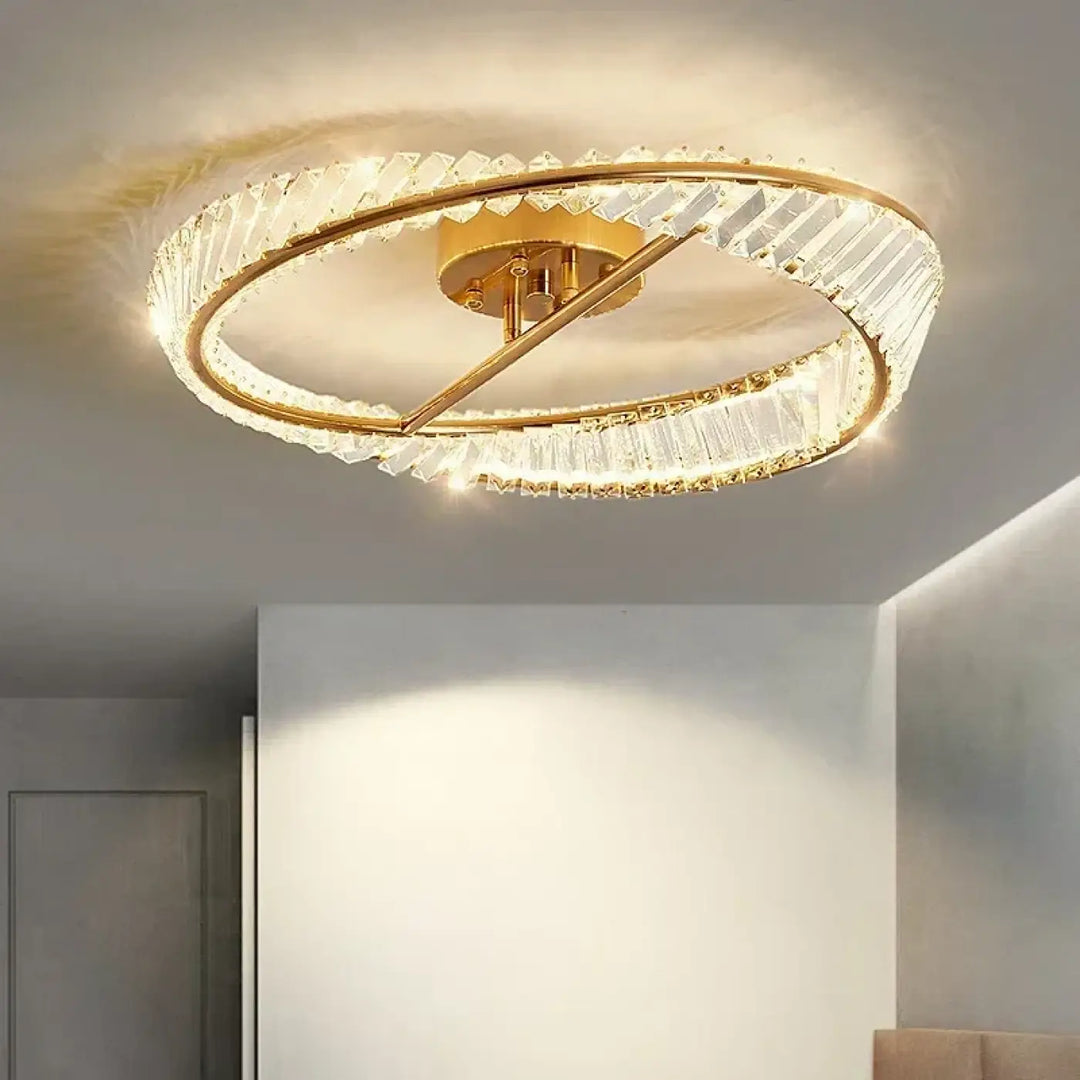 Luminaire plafonnier atlys design circulaire moderne avec cadre métal doré et anneaux concentriques ornés de cristaux facettés
