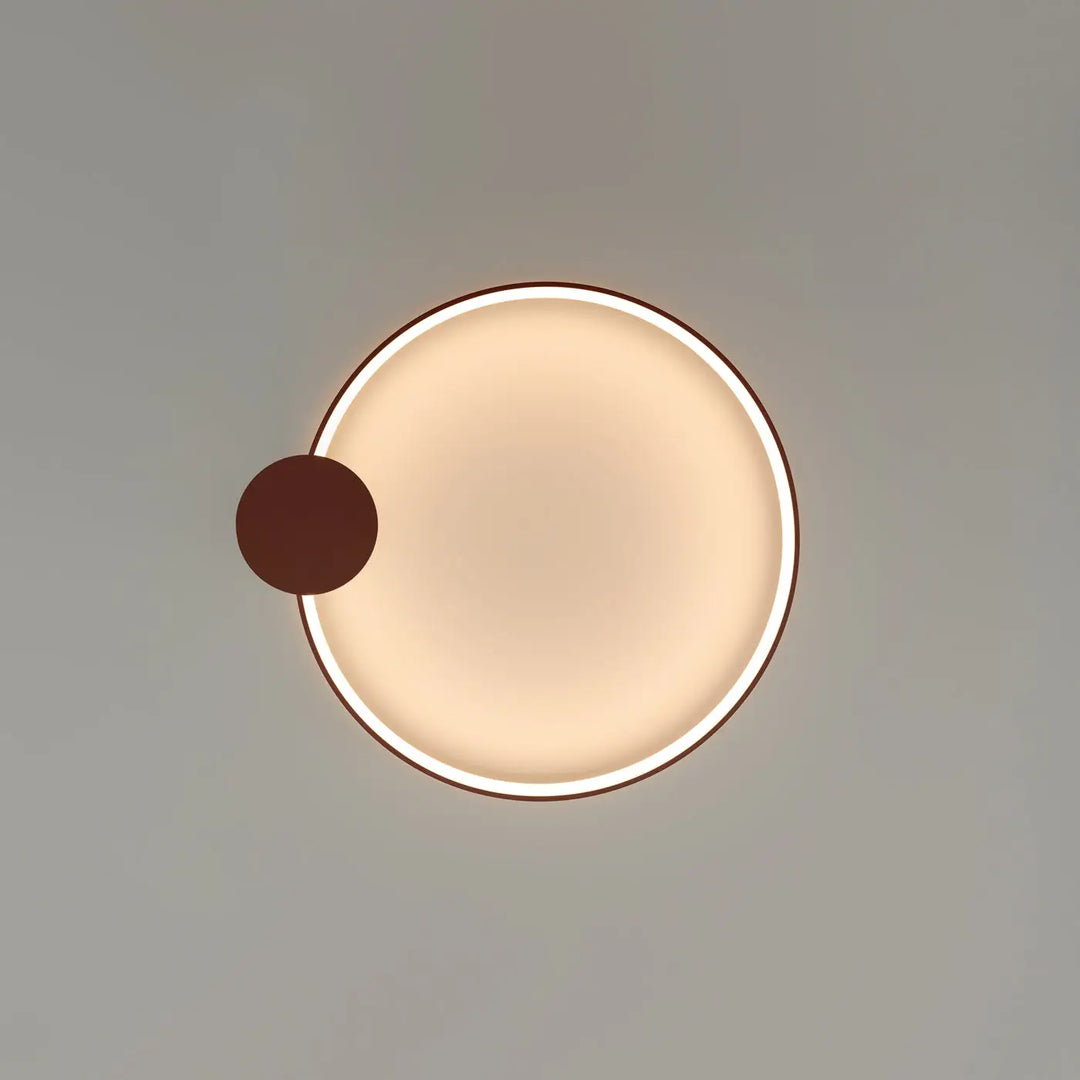 Luminaire plafonnier rio 55 rouge ocre en aluminium alliant élégance avec anneaux led et disque marron contrastant