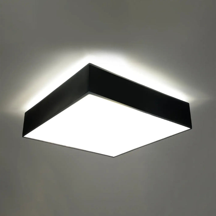 Luminaire plafonnier horus 55 noir avec plafonnier carré et forme riche offrant un éclairage polyvalent blanc lumineux