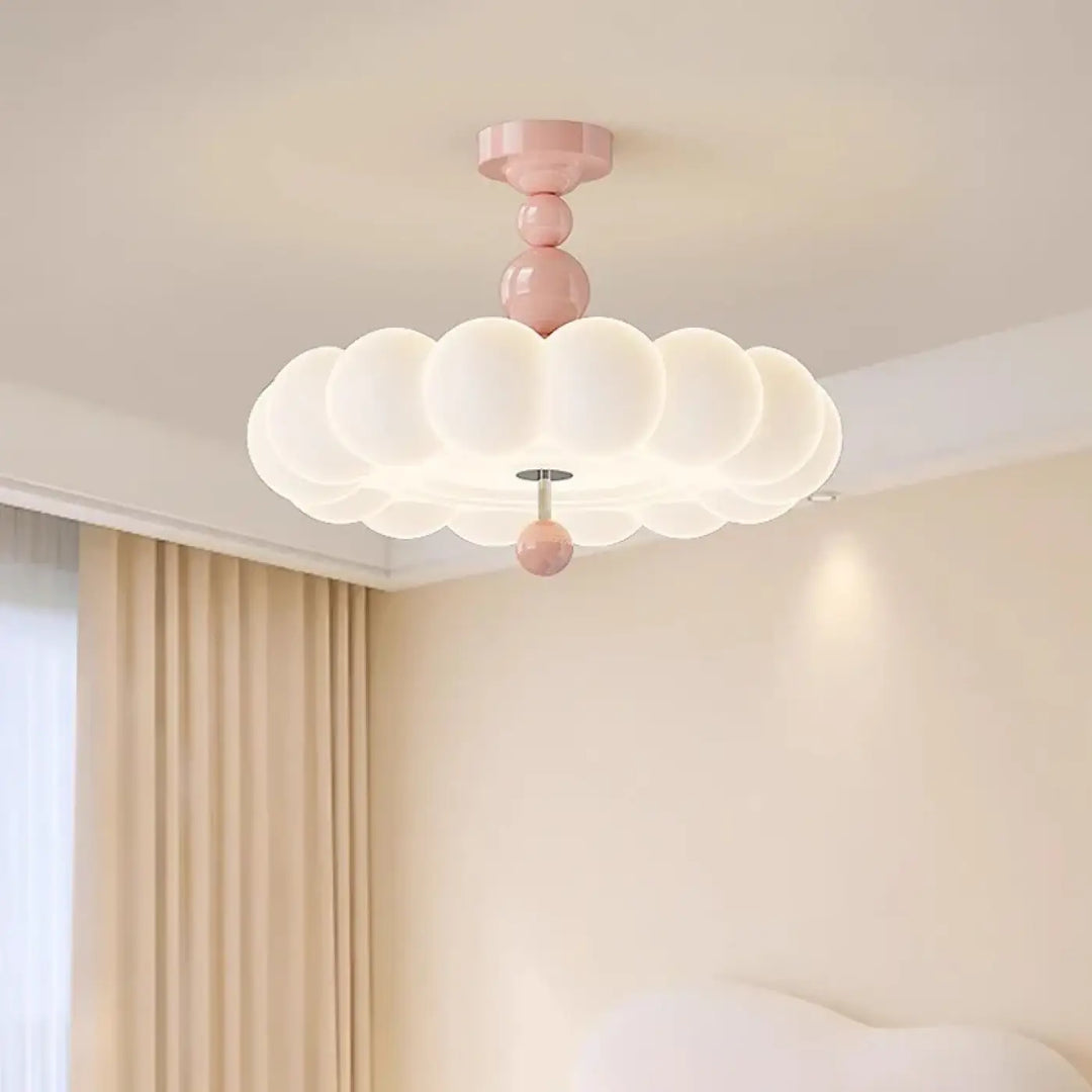 Luminaire plafonnier petalya en forme de nuage rose pastel avec segments en verre dépoli et accents sphériques