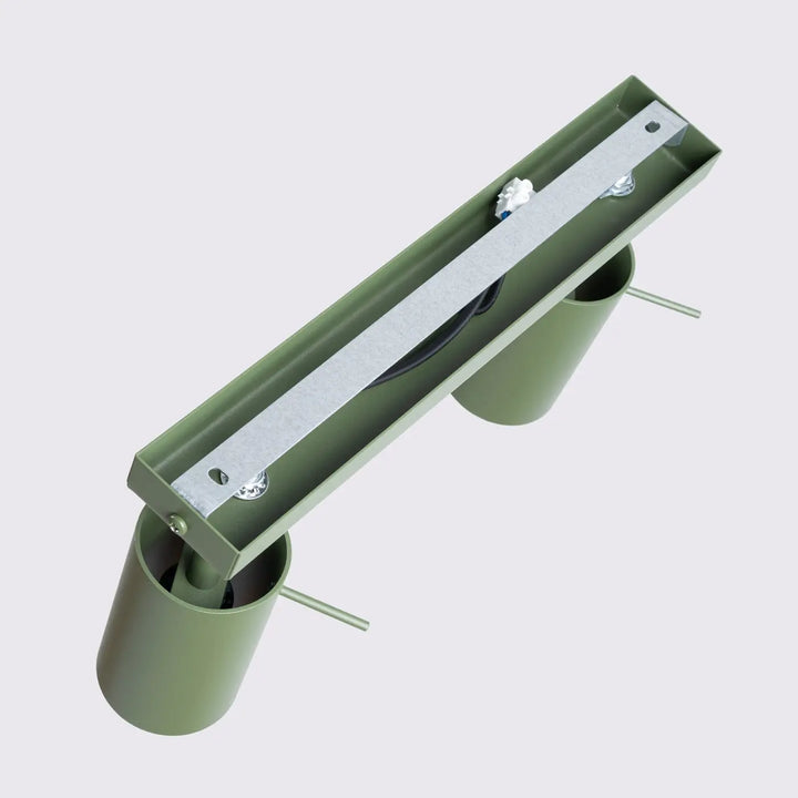 Lampe ring plafonnier vert olive en métal avec bras cylindriques pour un éclairage flexible et minimalisme moderne