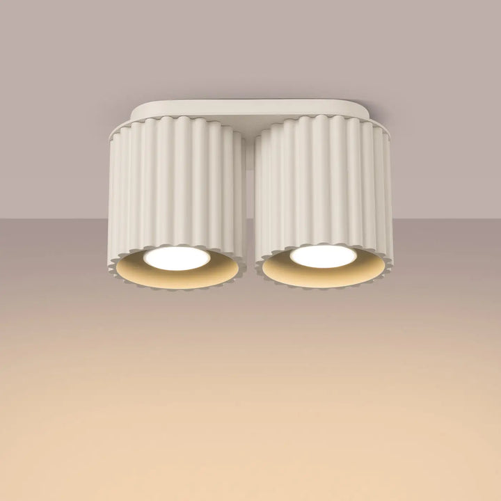 Luminaire plafonnier aura 2 beige avec forme unique inspirée à double lumière cylindrique cannelée et accents chaleureux