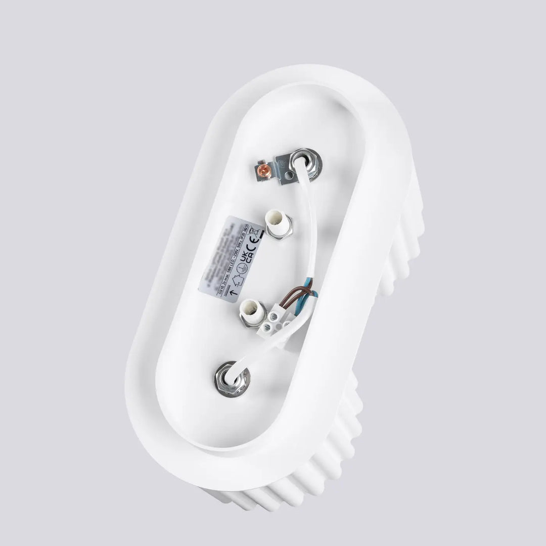 Luminaire plafonnier aura 2 blanc avec forme unique inspirée, extérieur nervuré et câblage visible