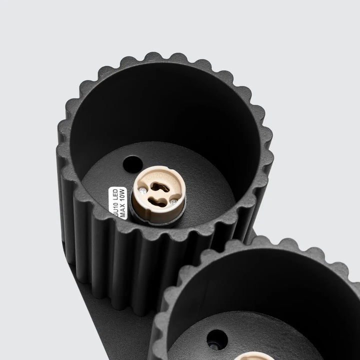Luminaire plafonnier aura 2 noir avec forme unique inspirée de texture noire et douille beige e27