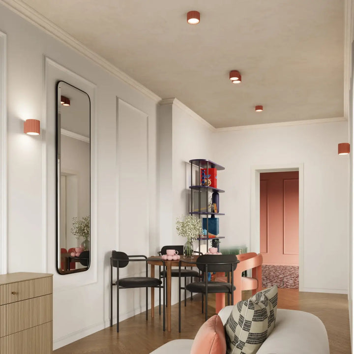 Luminaire plafonnier aura 2 peach avec forme unique inspirée de lumières modernes minimalistes aux abat-jours rouges circulaires