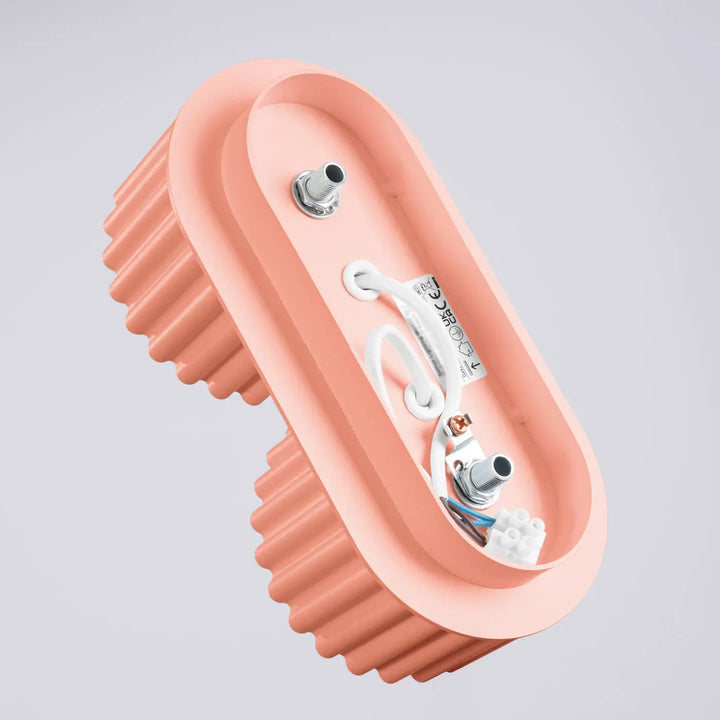 Luminaire plafonnier aura 2 peach en forme unique inspirée rose pastel ovale à texture côtelée avec câblage apparent