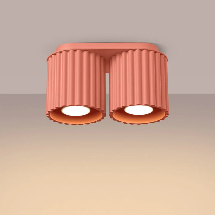 Luminaire plafonnier aura 2 peach coral en forme unique inspirée avec abat-jours cylindriques cannelés modernes