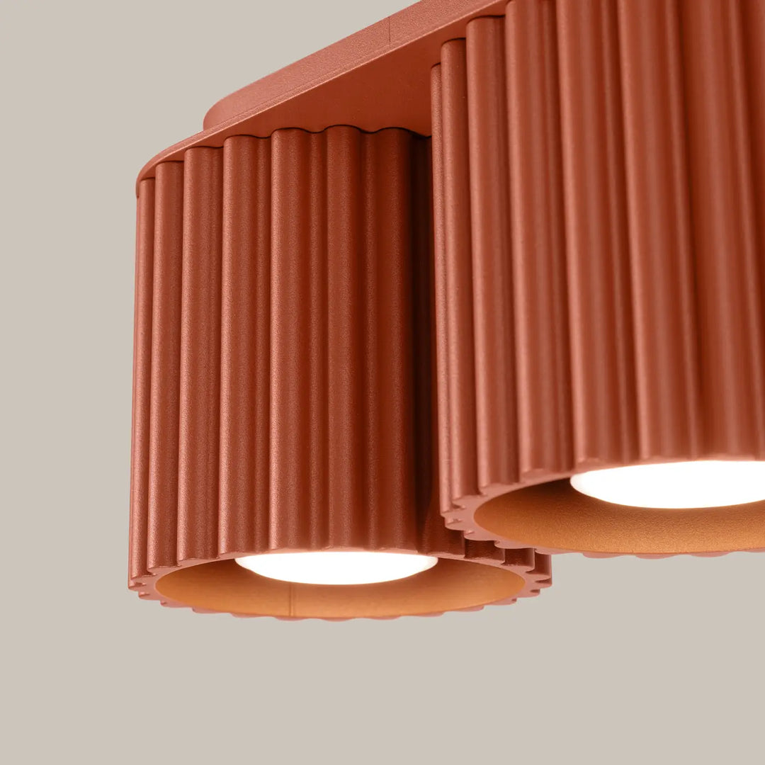 Luminaire plafonnier aura 2 rouge ochra avec forme unique inspirée et finition cannelée terracotta moderne